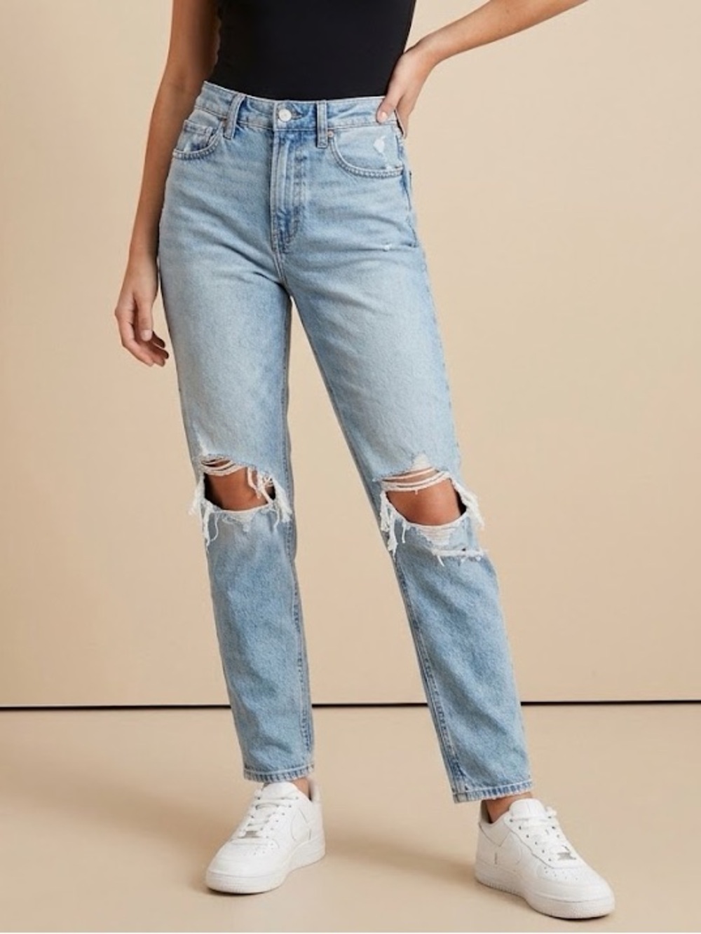 American Eagle Women Distressed Light Wash High Waisted Mom Jeans 2 Short Denim